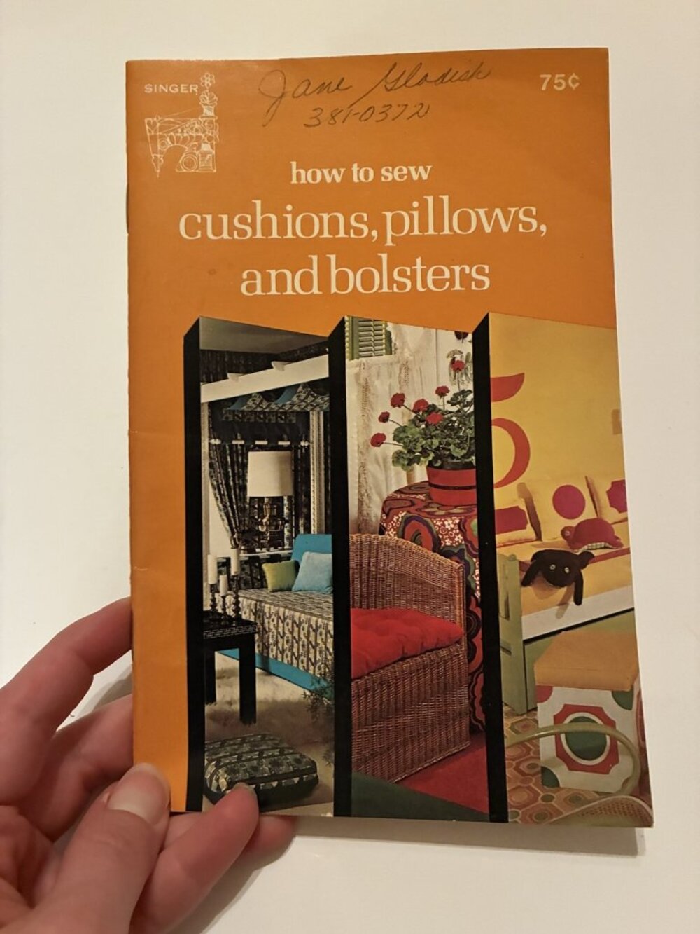 Vintage Singer Sewing Book How to Sew Cushions Pillows & Bolsters 1974